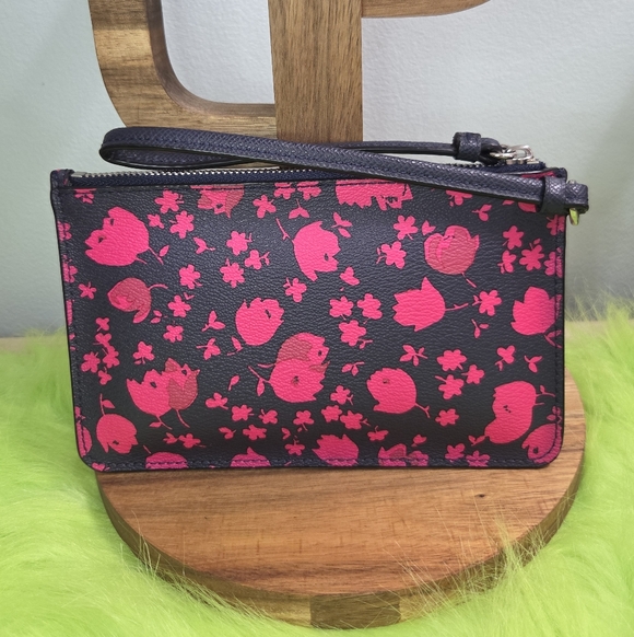 Coach Wristlet in Midnight Blue & Pink Ruby Sienna Rose print NWOT - Picture 3 of 13